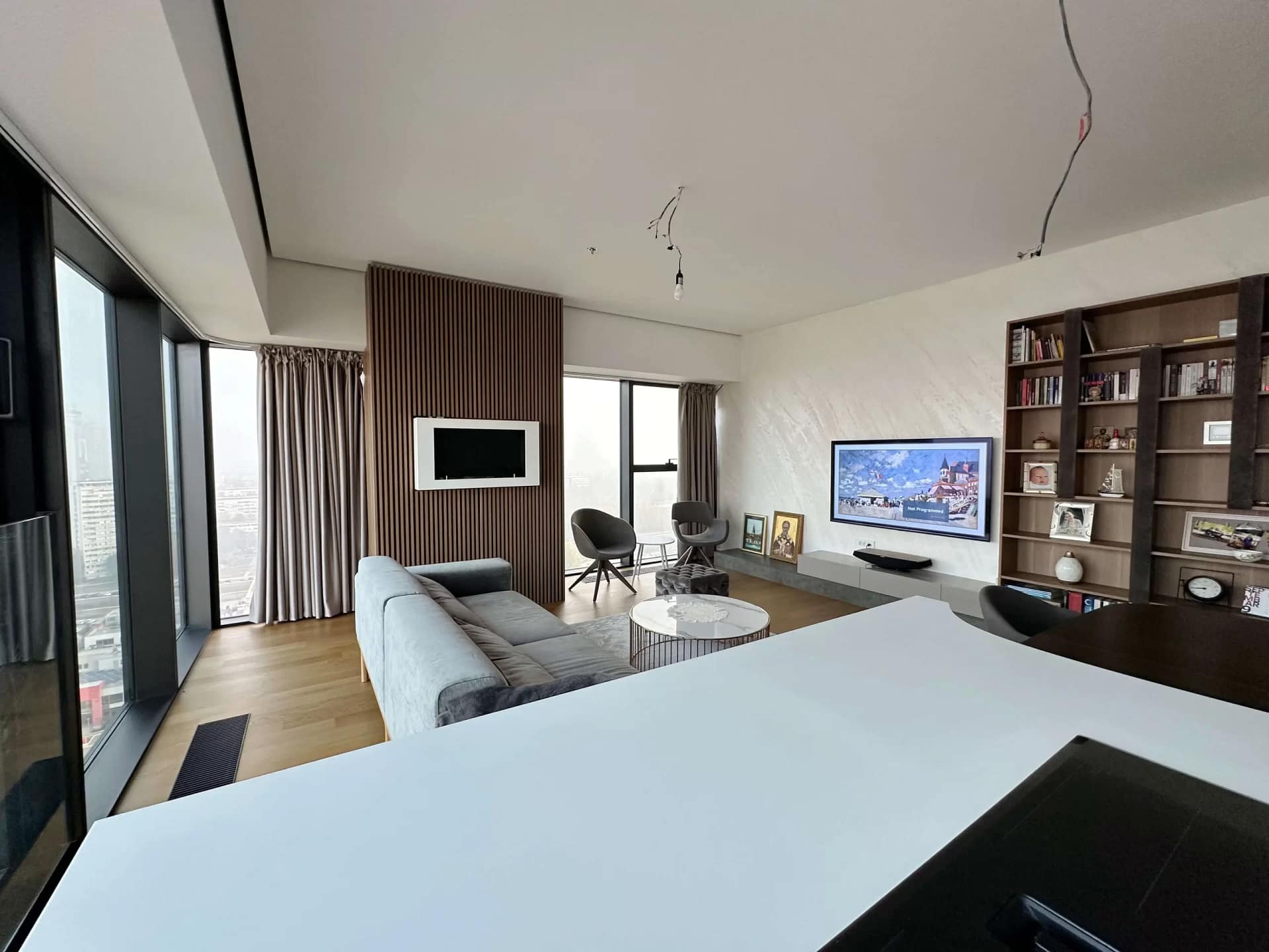 West 65 kula detalj dnevni boravak West 65 kula pogled na dnevni boravak iz trpezarije