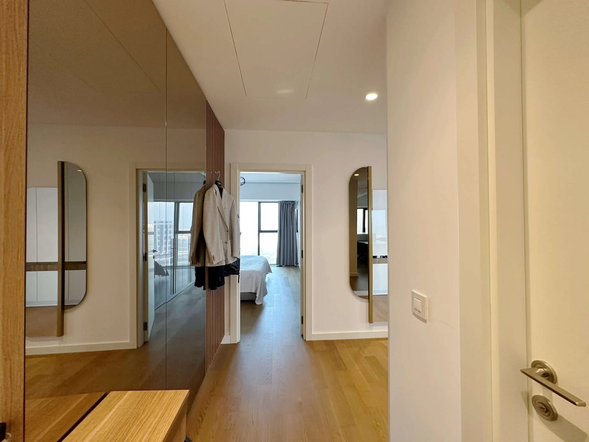 West 65 kula hodnik detalj West 65 Kula Hodnik sa pogledom na spavaću sobu