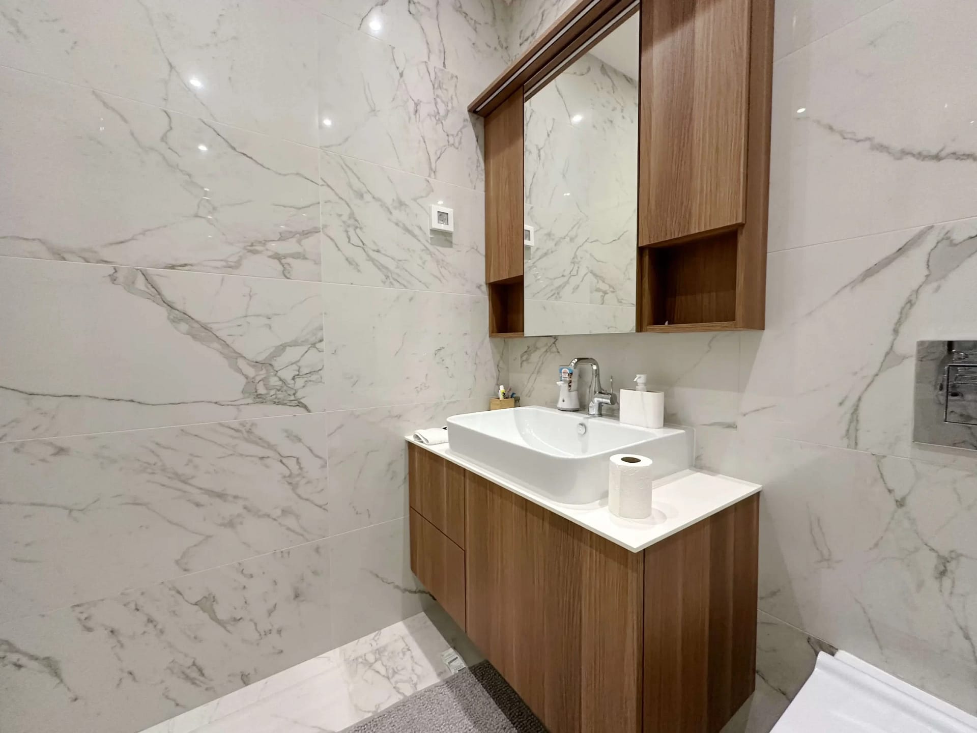 West 65 kula kupatilo detalj West 65 Kula Umivaonik u kupatilu