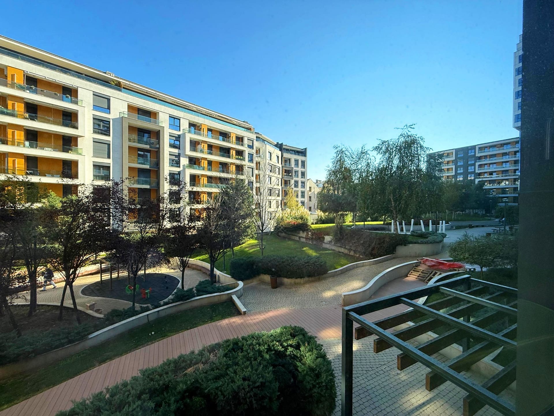 Prodaja stanova central garden pogled