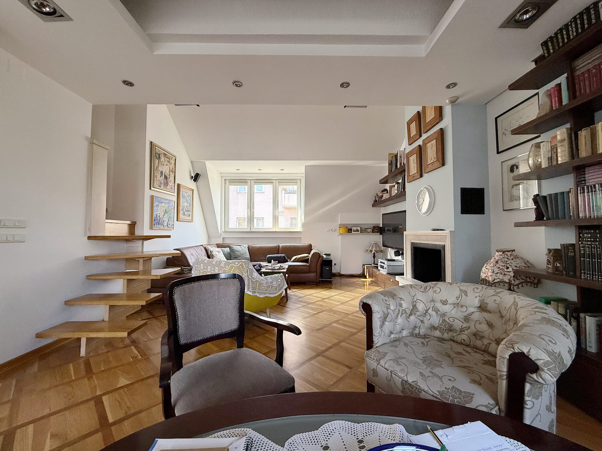 Prodaja-Vojvode-Milenka-dnevna-soba-1-scaled