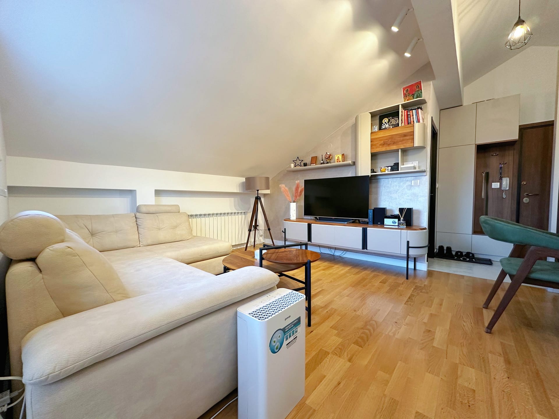 Prodaja-stanova-Batajnica-dnevni-boravak-scaled