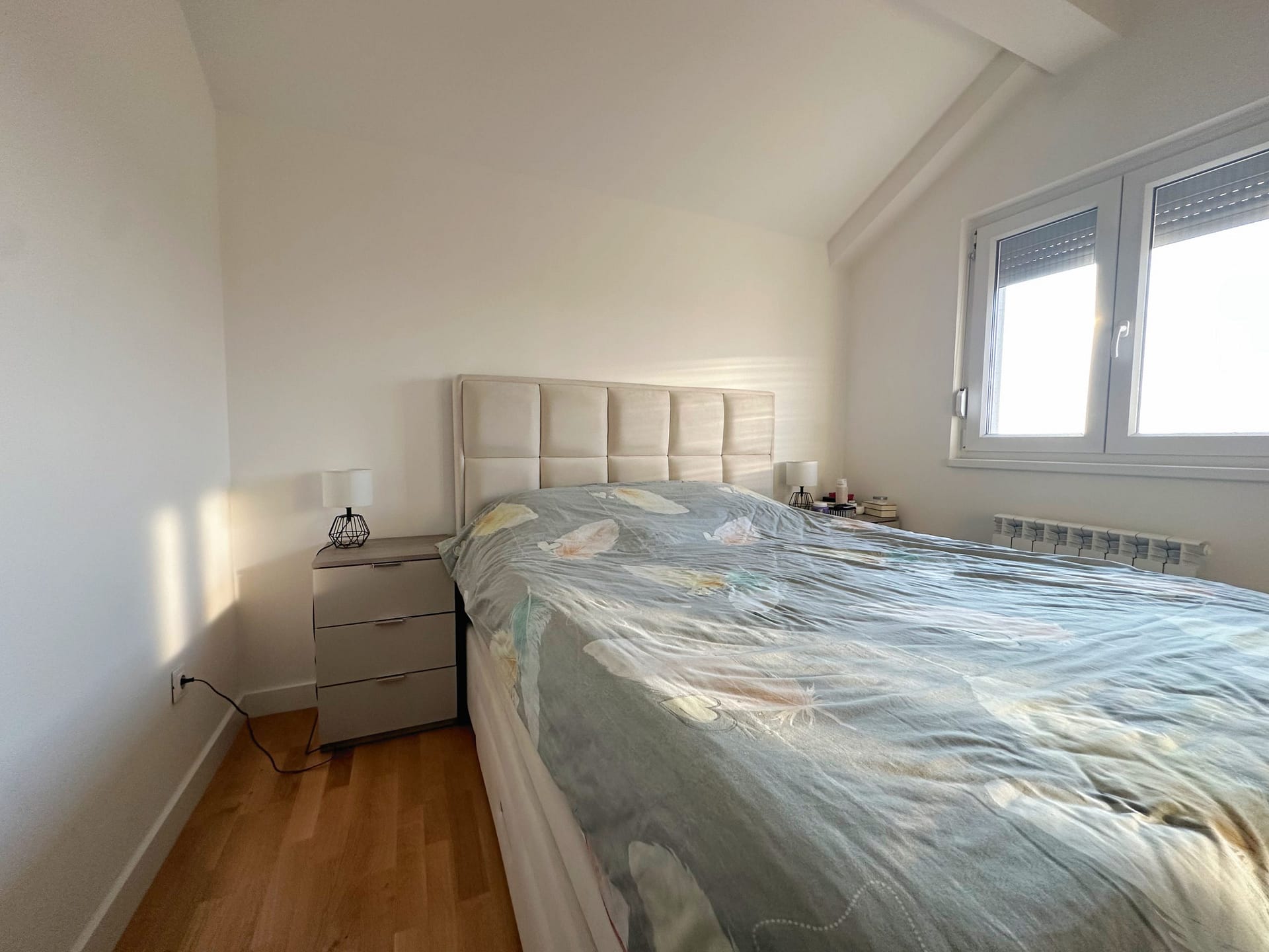 Prodaja-stanova-Batajnica-spavaca-soba-scaled