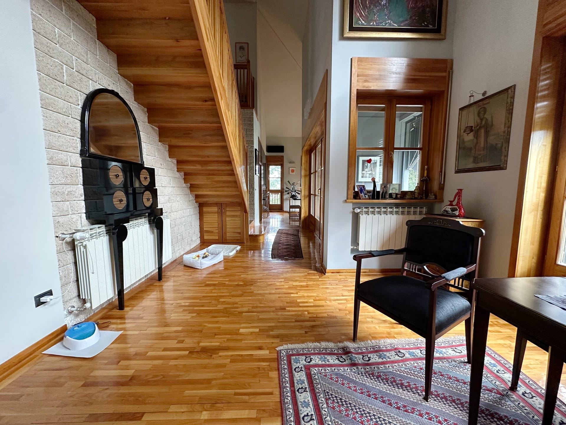 Prodaja-stanova-Dedinje-dnevna-pogled-ka-trpezariji-scaled