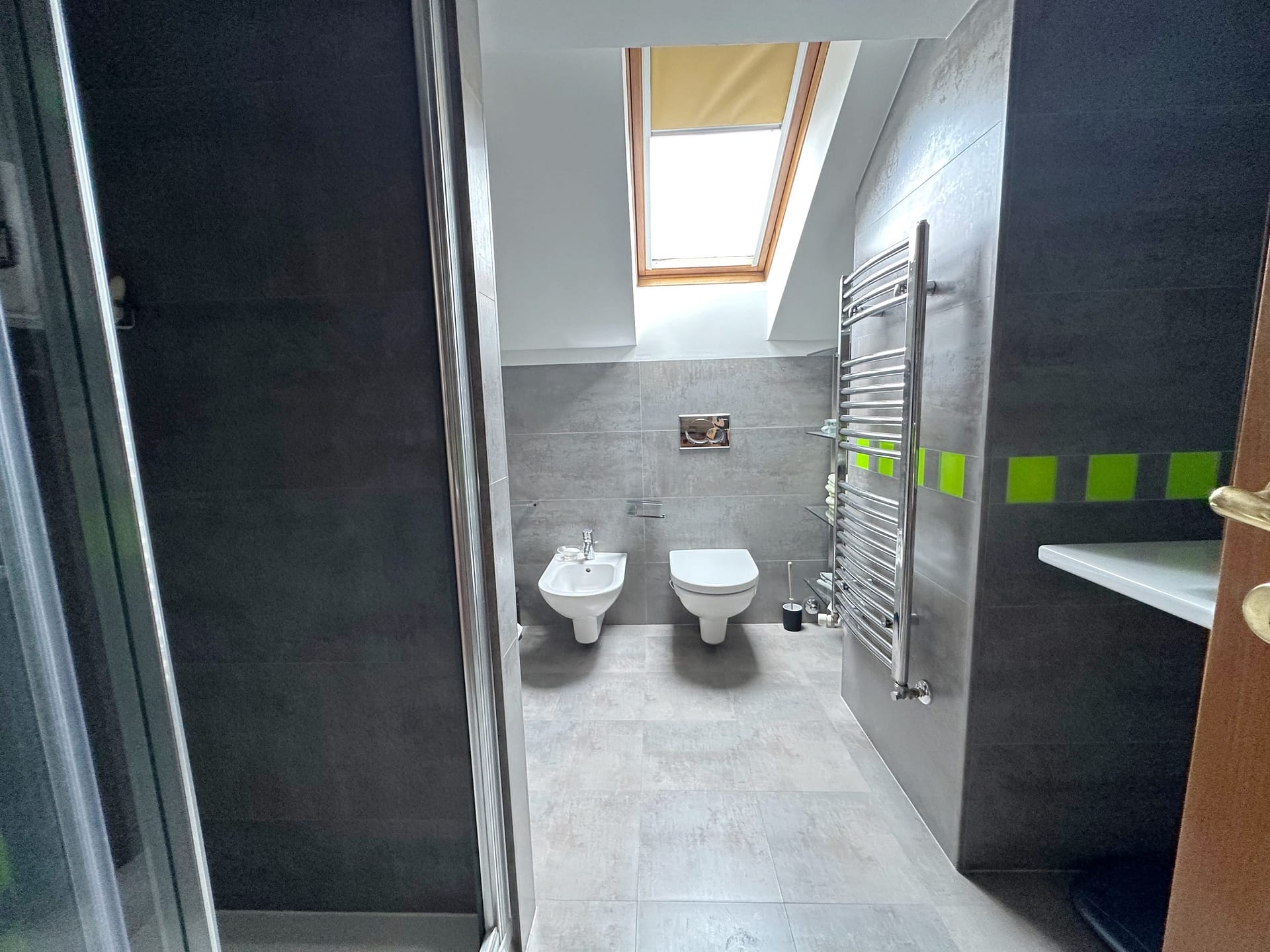 Prodaja-stanova-Dedinje-kupatilo-dva-scaled