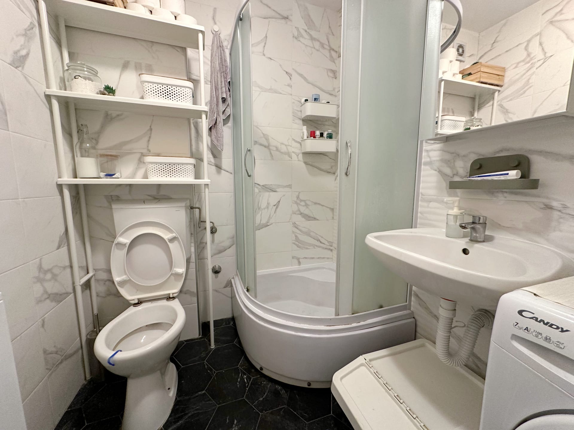 Prodaja-stanova-Mirijevo-Marije-Crnobori-kupatilo-scaled