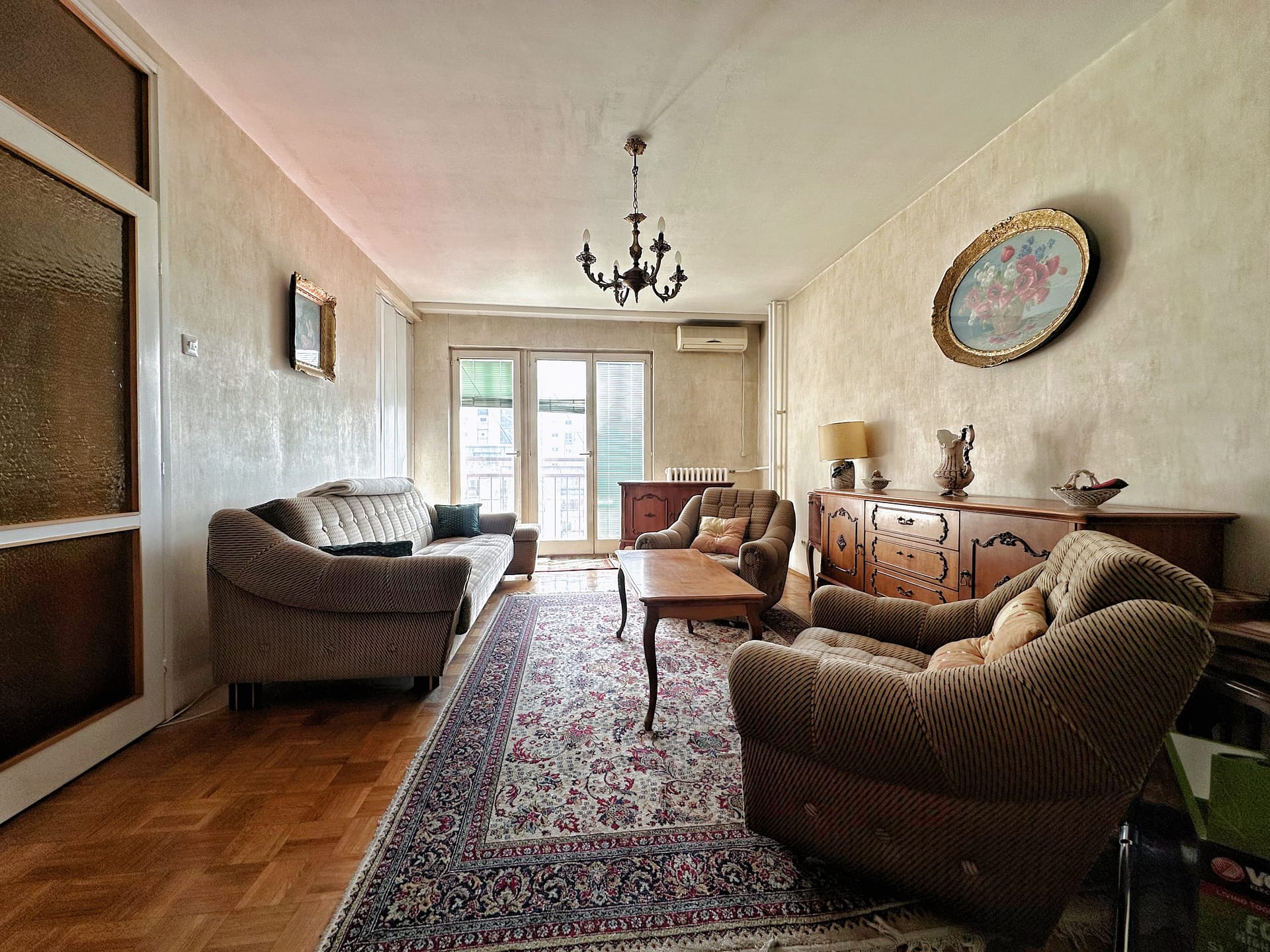 Prodaja-stanova-Novi-Beograd-Blok-61-dnevna-soba-1-scaled