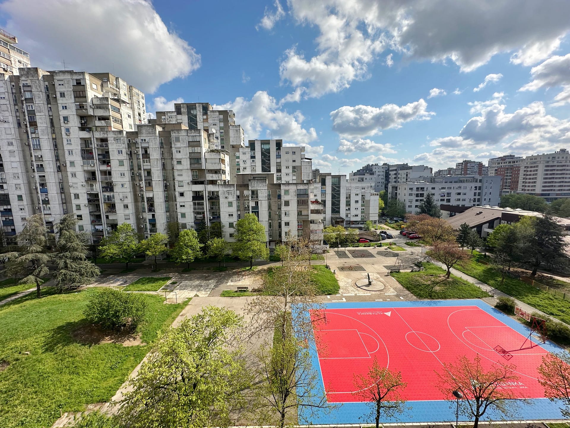 Prodaja-stanova-Novi-Beograd-Blok-61-pogled-na-park-scaled
