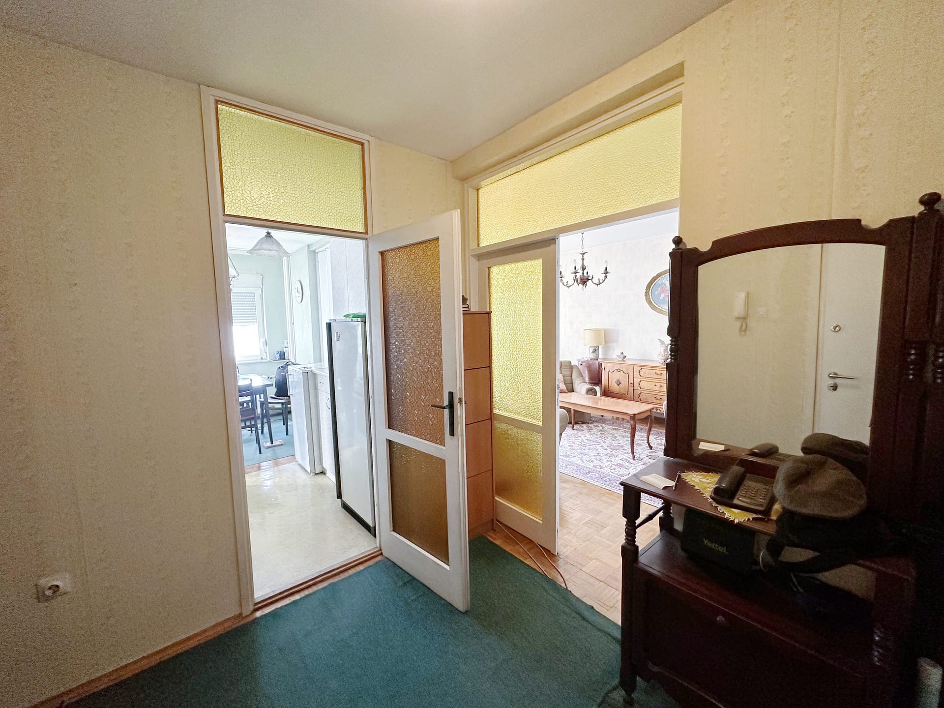 Prodaja-stanova-Novi-Beograd-Blok-61-ulazni-hol-scaled