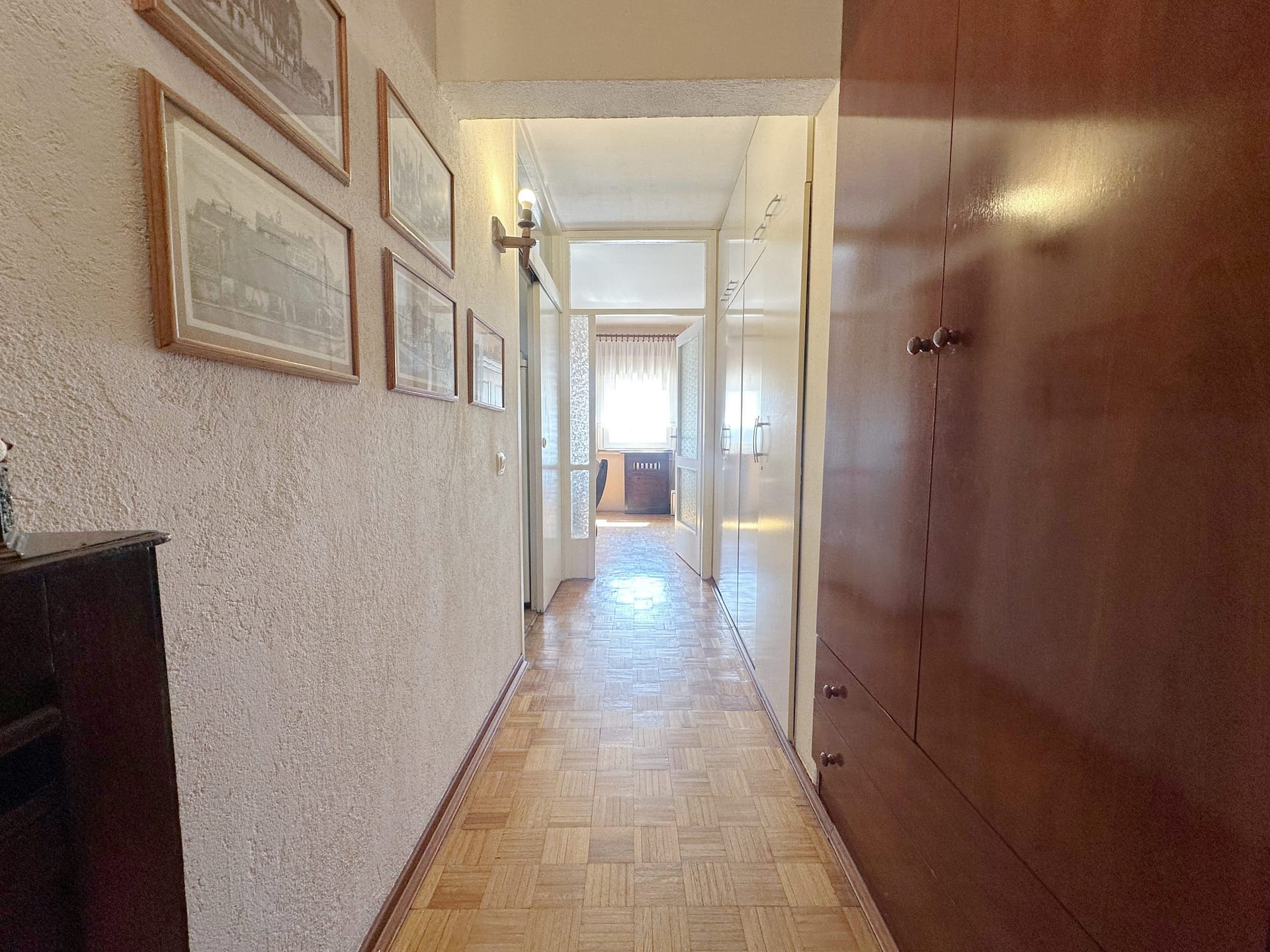 Prodaja-stanova-Novi-Beograd-Blok-64-Gandijeva-hodnik-ka-dnevnoj-sobi-scaled Blok 64-Gandijeva 69m2
