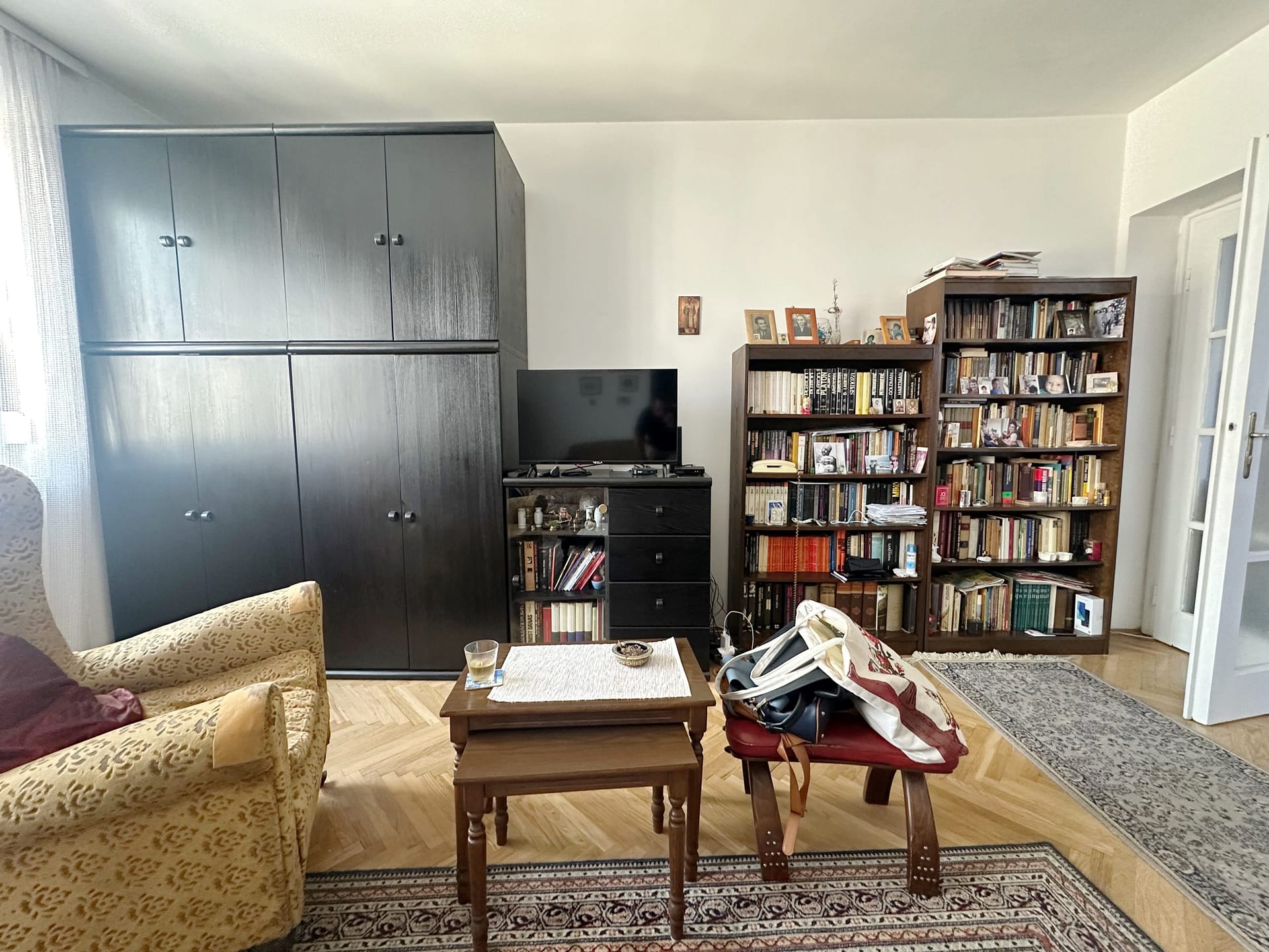 Prodaja-stanova-Savski-venac-Palata-pravde-Dr.-Aleksandra-Kostica-dnevna-soba-8-scaled