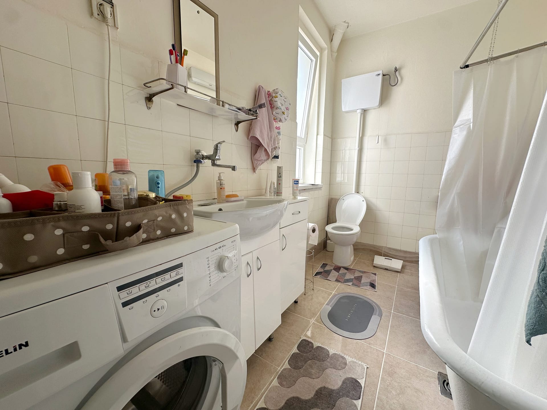 Prodaja-stanova-Savski-venac-Palata-pravde-Dr.-Aleksandra-Kostica-kupatilo-scaled