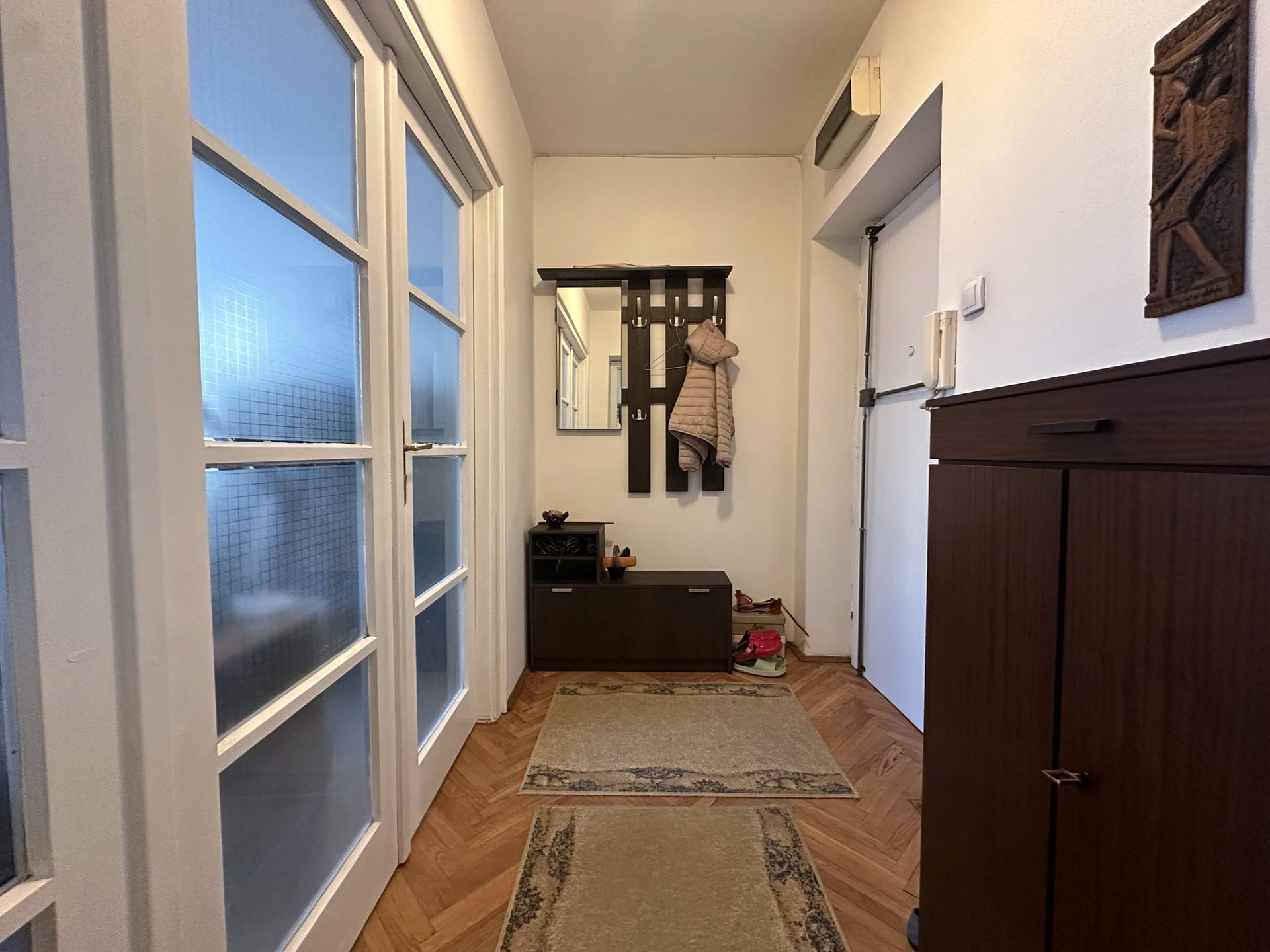 Prodaja-stanova-Savski-venac-Palata-pravde-Dr.-Aleksandra-Kostica-predsoblje-scaled