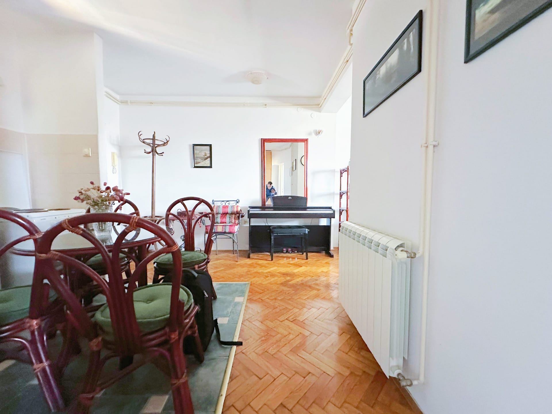 Prodaja-stanova-Vracar-Kalenic-pogled-na-trpezariju-scaled