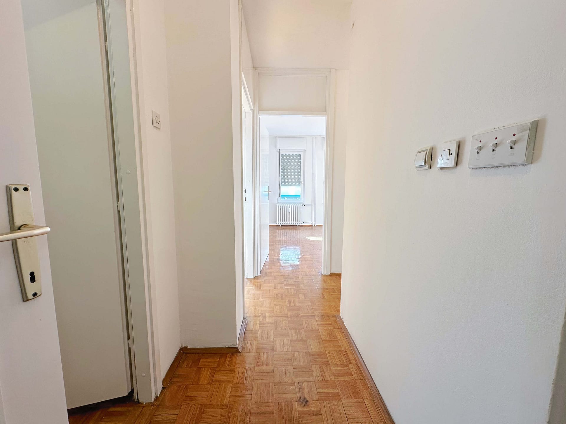 hodnik-iz-ulaza-1-scaled