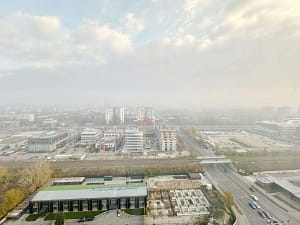 West 65 Kula Panorama Novog Beograda - pogled kroz prozor