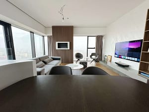 West 65 Kula Trpezarijski sto sa pogledom na dnevnu sobu