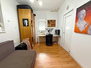 Prodaja stan Visnjicka banja spavaca soba 1 scaled