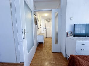 Prodaja stanova Blok 24 Super vero hodnik iz dnevnog boravka scaled