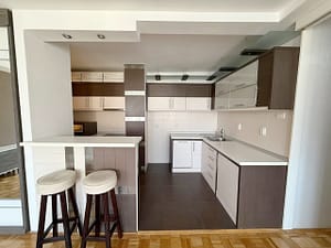 Prodaja stanova Borska dnevni boravak pogled ka kuhinji scaled