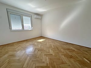 Prodaja stanova Brace Jerkovic Piva Karamatijevica dnevna soba pogled iz hodnika scaled