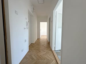 Prodaja stanova Brace Jerkovic Piva Karamatijevica hodnik scaled