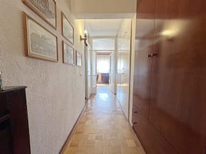 Prodaja stanova Novi Beograd Blok 64 Gandijeva hodnik ka dnevnoj sobi scaled