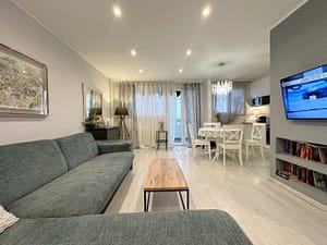 Prodaja stanova Novi Beograd Blok64 dnevna pogled ka trpezariji scaled