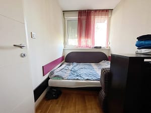 Prodaja stanova Skojevsko naselje Luke Vojvodica spavaca soba scaled