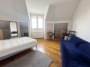 Prodaja stanova Vracar Kalenic spavaca soba iz hodnika scaled