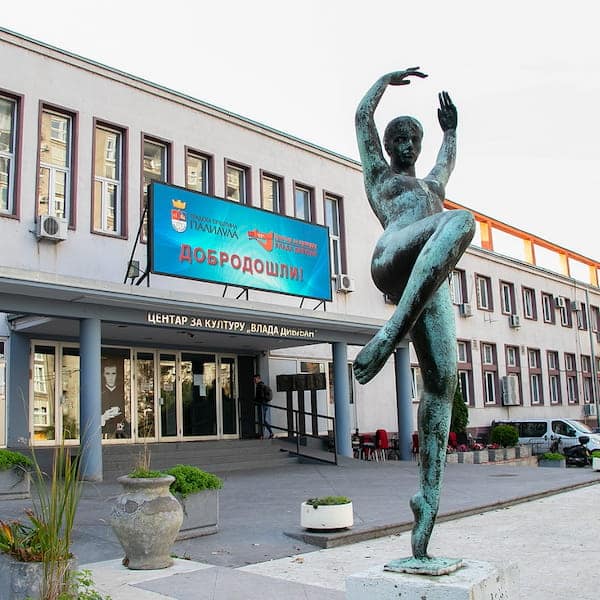 Centar za kulturu vlada divljan